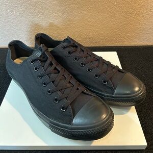 Converse Chuck Taylor All Star Low Top Sneakers. M5039 Monochrome Black M15 W17